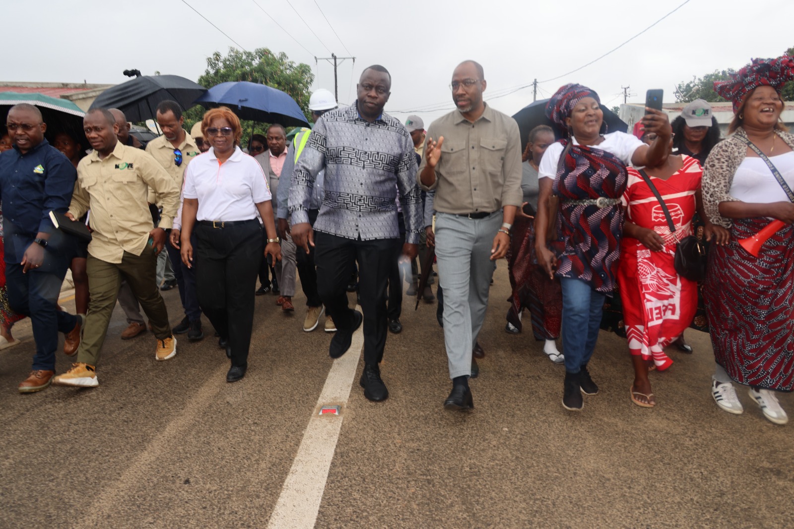 POPULAÇÃO CELEBRA ABERTURA Oficial da ESTRADA KHONGOLOTE – MOLUMBELA  
