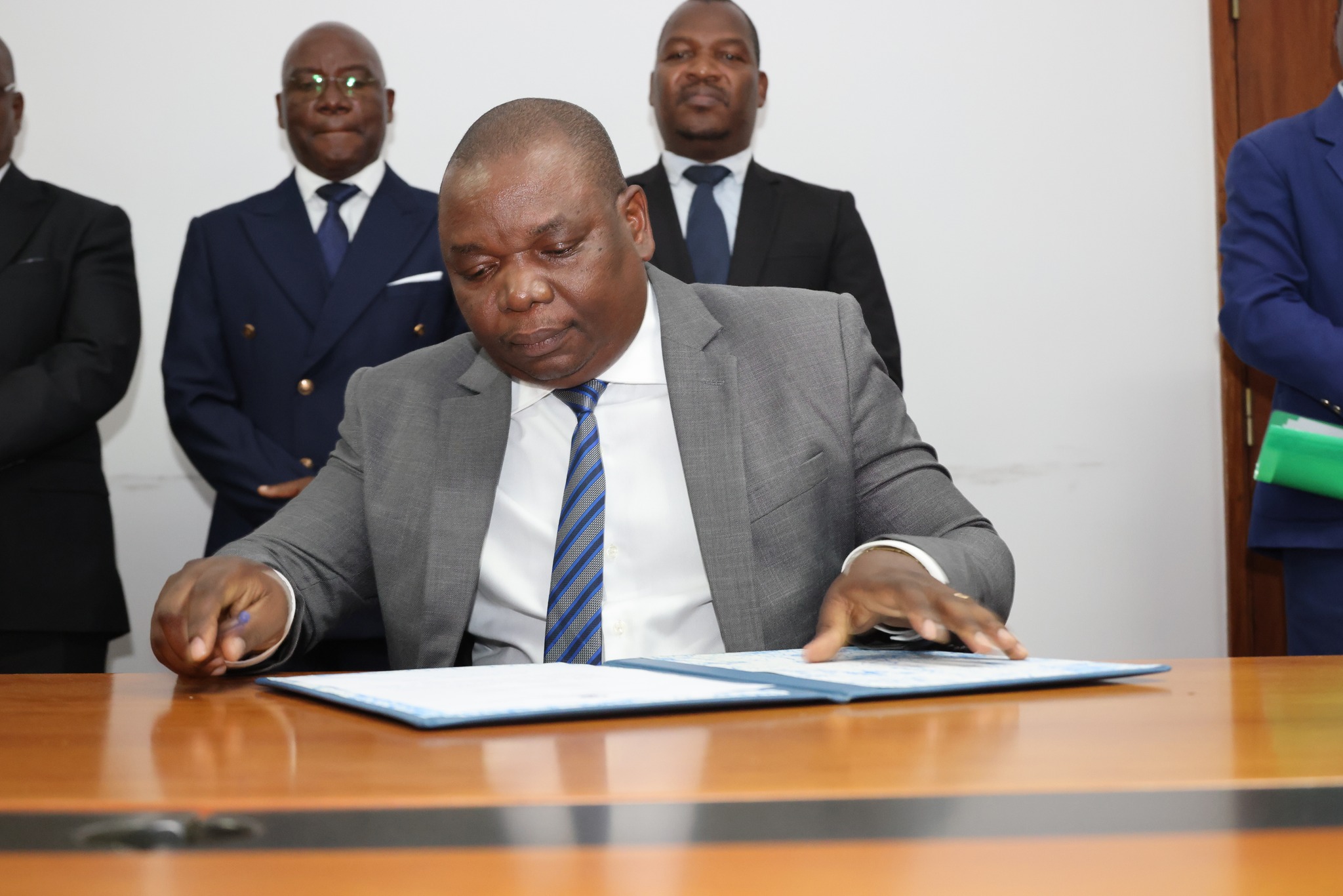 NOVOS QUADROS TOMAM POSSE